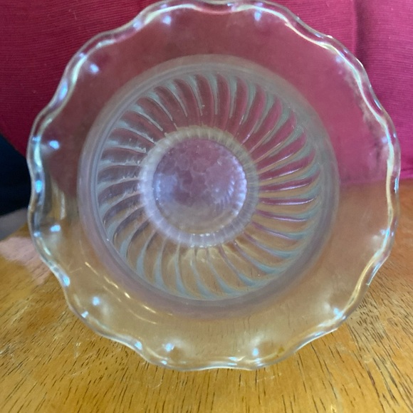 Clear Ribbd Glass Ruffle Top Flower Vase - Picture 4 of 4